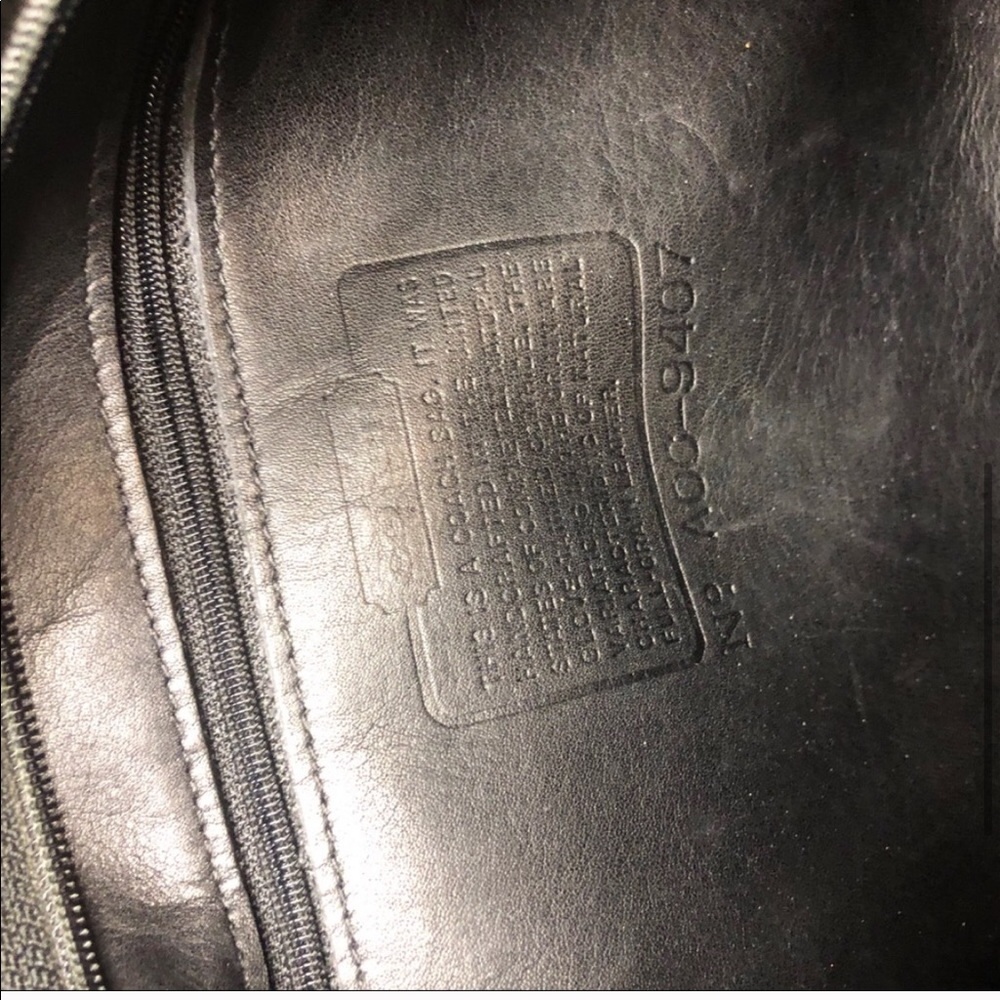 SOLD Vintage Coach Leather Black Shoulder Bag - Picture 5 of 7
